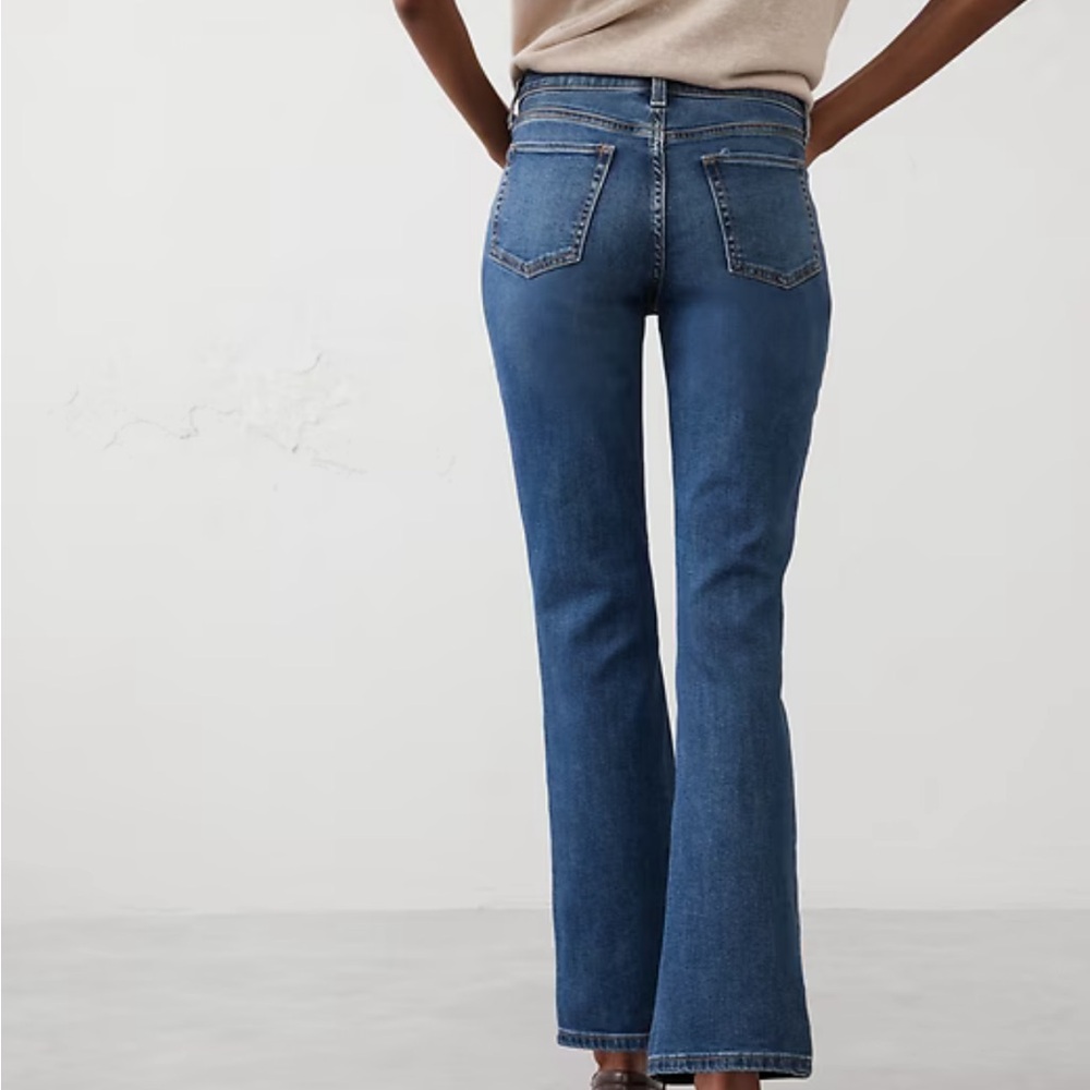 Banana Republic Kick Flare Mid Rise Jean 30